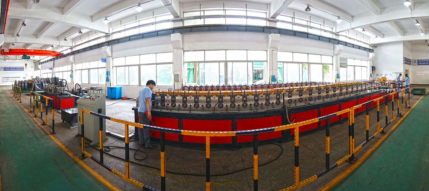 托臂钢槽自动化冷弯生产线.jpg